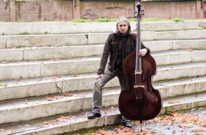 Janusz Frychel był kontrabasistą w zespole Pilar. Foto: Mariola Glajcar